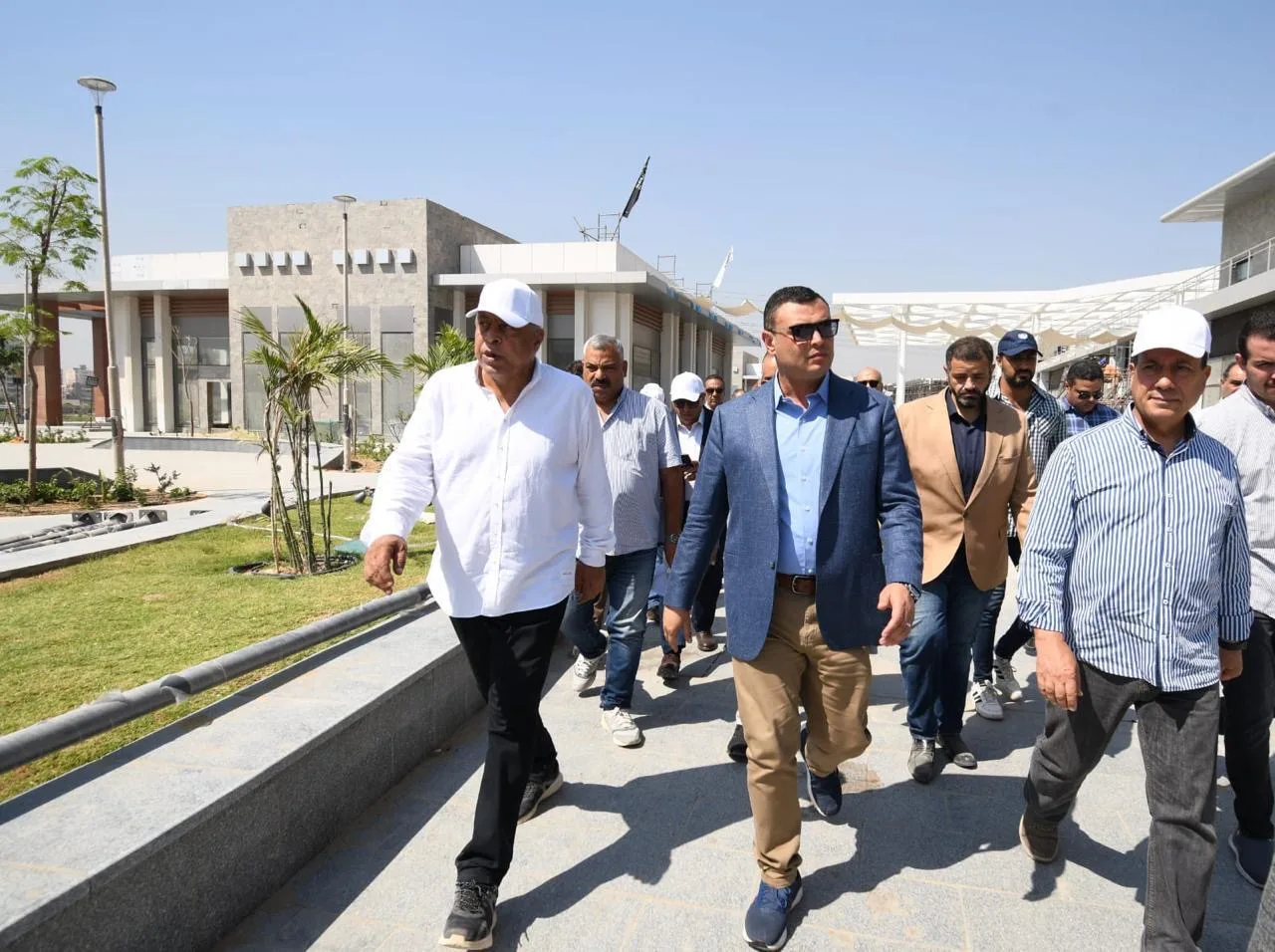 الشربيني يقوم بجولة في المنطقة الاستثمارية ومشروع “الأرينا” داخل حدائق تلال الفسطاط ويؤكد على أهمية تسريع العمل. الشربيني يقوم بجولة في المنطقة الاستثمارية ومشروع “الأرينا” داخل حدائق تلال الفسطاط ويؤكد على أهمية تسريع العمل.