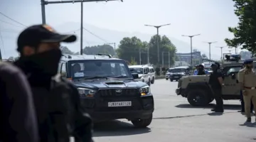 الشرطة الهندية تكتشف سفارة مزيفة وتلقي القبض على رجل انتحل شخصية سفير.