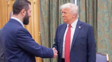 “الشعب السوري يعبر عن شكره” … لافتة إعلانية تضم ترامب والشرع في سوريا