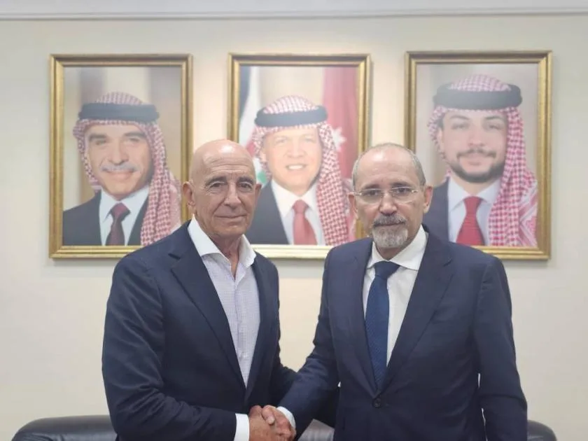 الصفدي: ضربات إسرائيل على سوريا تعد انتهاكًا صارخًا للقانون الدولي، وذلك خلال حديثه مع المبعوث الأمريكي.