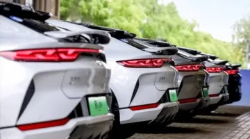 الصين في مأزق: الشركات تعرض سيارات جديدة كأنها مستعملة