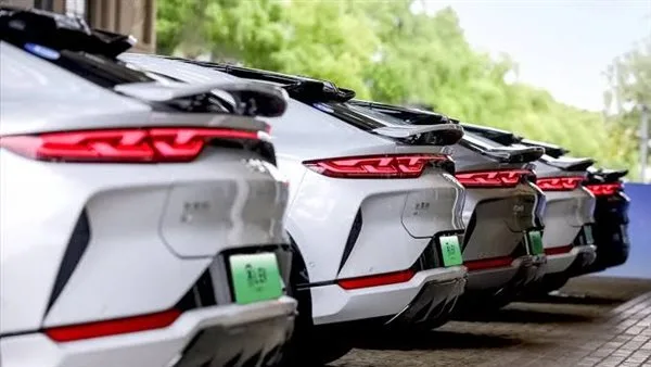 الصين في مأزق: الشركات تعرض سيارات جديدة كأنها مستعملة الصين في مأزق: الشركات تعرض سيارات جديدة كأنها مستعملة