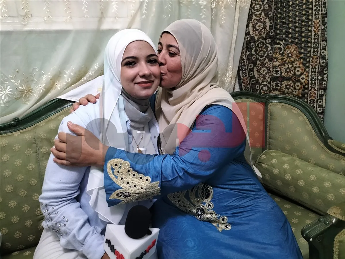 الطالبة نور تحرز المركز الثاني في دمياط بشهادة الدبلومات: حققت حلمي وسأواصل دراستي في كلية التجارة