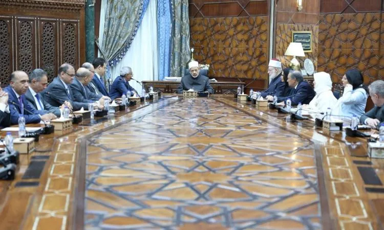 الطيب لسفراء مصر الجدد: الأزهر يزرع فكر التعددية الفكرية في عقول طلابه الطيب لسفراء مصر الجدد: الأزهر يزرع فكر التعددية الفكرية في عقول طلابه