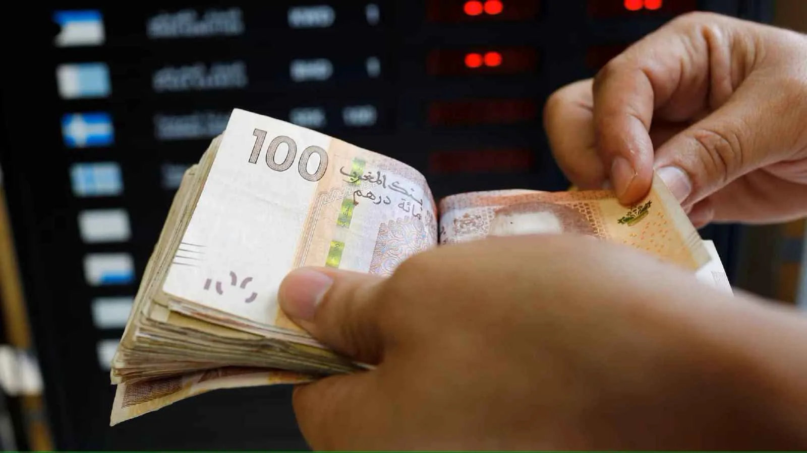 العجز التجاري المغربي يرتفع بنسبة 18.4% ليصل إلى 17.8 مليار دولار خلال النصف الأول. العجز التجاري المغربي يرتفع بنسبة 18.4% ليصل إلى 17.8 مليار دولار خلال النصف الأول.