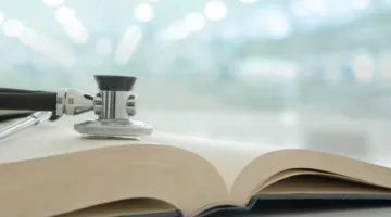 العلاج من خلال القراءة: الكتب كعلاج | صحيفة الخليج