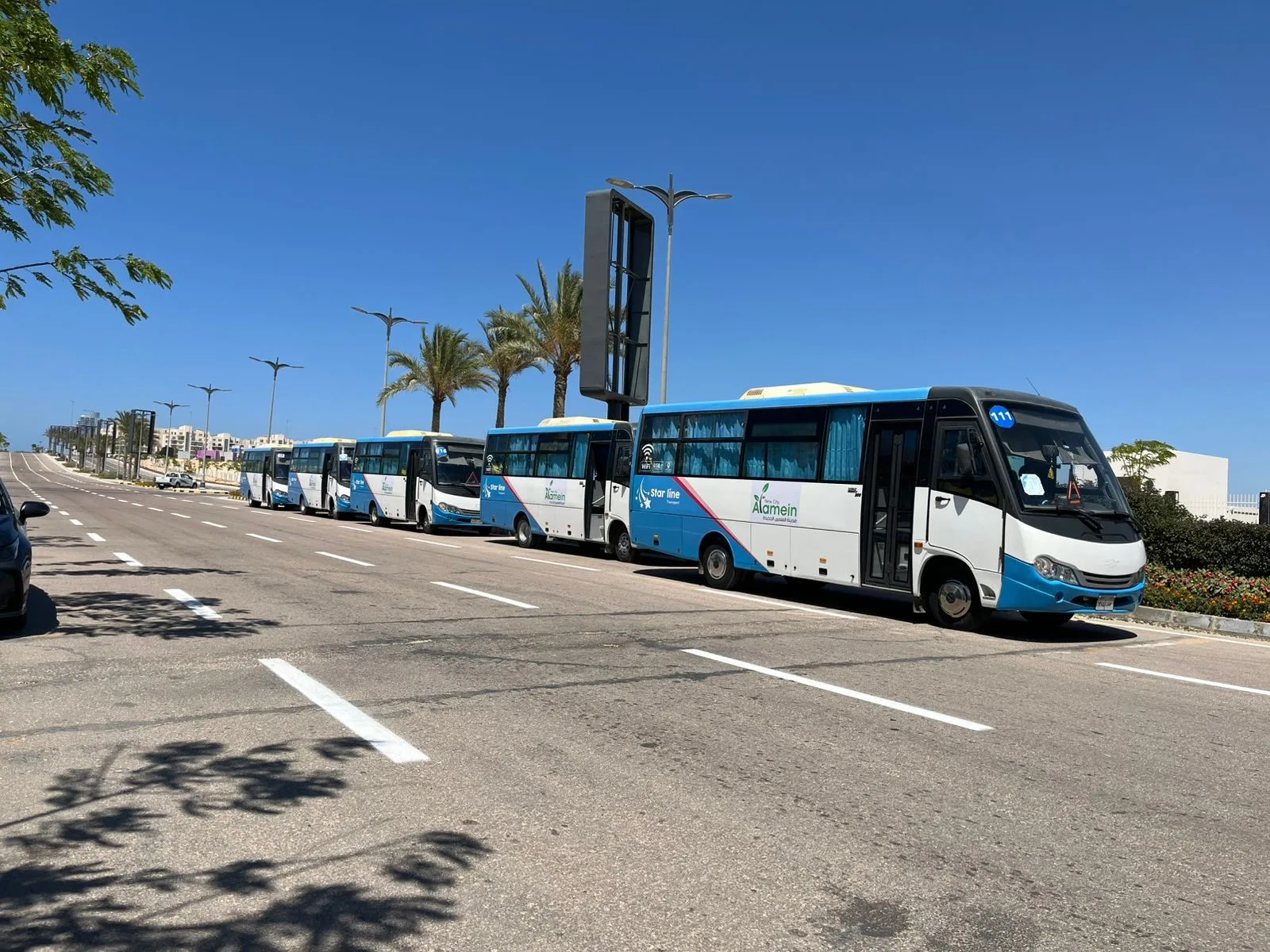 «العلمين الجديدة» تبدأ التشغيل التجريبي لخطوط النقل الداخلي.. وتقديم تسهيلات للمصطافين والطلاب