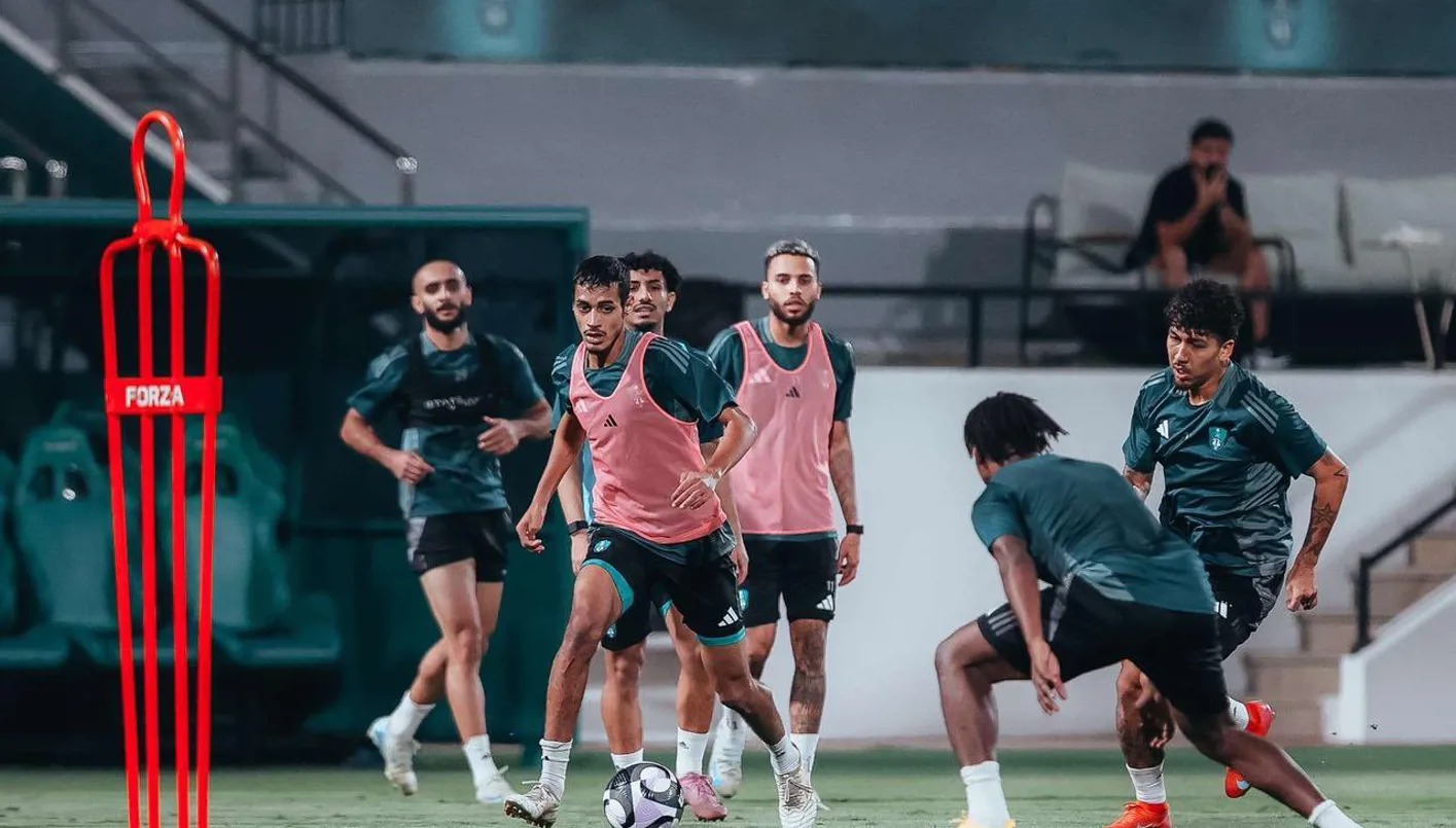 “العميد” يتعاقد مع نجم الأهلي الصاعد “العميد” يتعاقد مع نجم الأهلي الصاعد