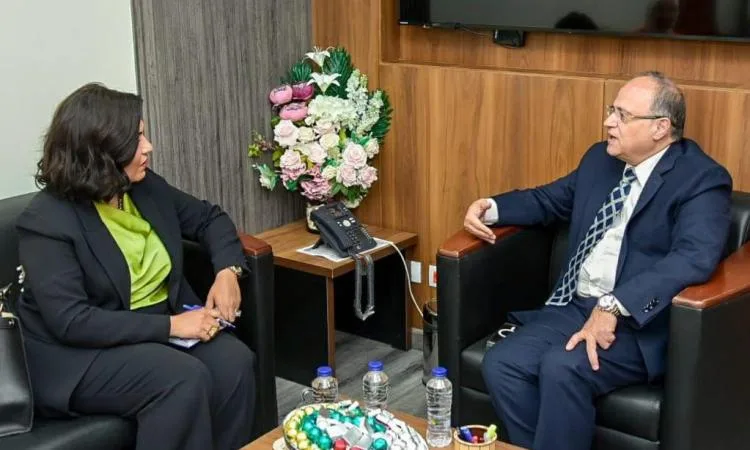 الغمراوي: الشراكة مع منظمة الصحة العالمية تعزز مكانة مصر كمركز رئيسي في قطاع الأدوية. الغمراوي: الشراكة مع منظمة الصحة العالمية تعزز مكانة مصر كمركز رئيسي في قطاع الأدوية.