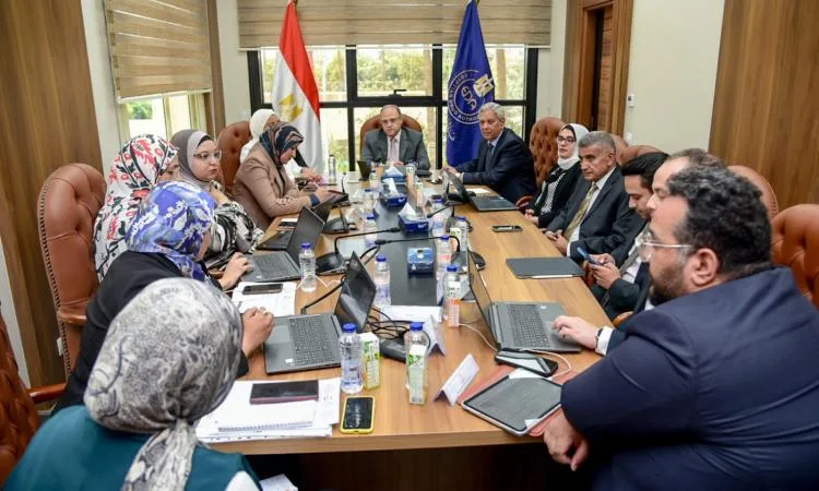 الغمراوي يناقش مع “القابضة للأدوية” سُبل تعزيز صناعة الأدوية المحلية