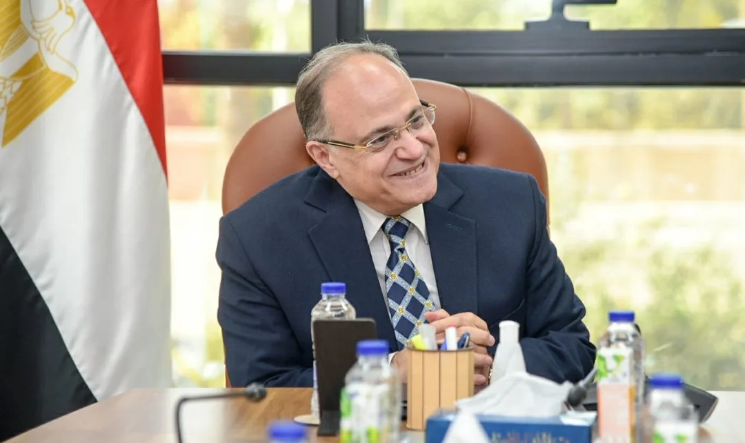 الغمراوي يناقش مع شركة «ساندوز» فرص الاستثمار وإقامة صناعة الأدوية محلياً الغمراوي يناقش مع شركة «ساندوز» فرص الاستثمار وإقامة صناعة الأدوية محلياً