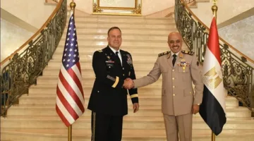 الفريق أحمد خليفة، رئيس أركان القوات المسلحة، يلتقي بالقائد العام للقيادة المركزية الأمريكية.