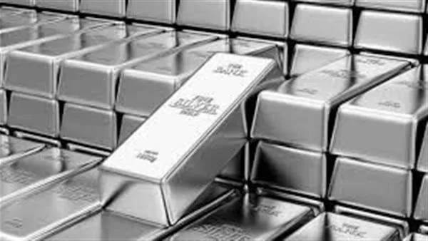 الفضة في السوق المحلية تحافظ على قيمتها وتتجاوز 2017 جنيهاً لأونصة من العيار النقي. الفضة في السوق المحلية تحافظ على قيمتها وتتجاوز 2017 جنيهاً لأونصة من العيار النقي.