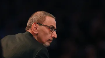 “الفن لا يحتاج إلى ترخيص”… زياد كما هو