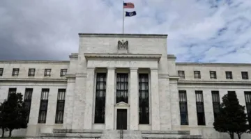 الفيدرالي الأمريكي يحافظ على استقرار أسعار الفائدة للمرة الخامسة في 2025 وسط ضغوط من الإدارة الأمريكية