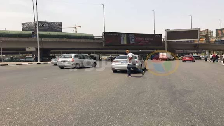القاهرة تسجل 40 درجة مئوية مع استمرار الموجة الحارة وتحذيرات من هيئة الأرصاد الجوية. القاهرة تسجل 40 درجة مئوية مع استمرار الموجة الحارة وتحذيرات من هيئة الأرصاد الجوية.