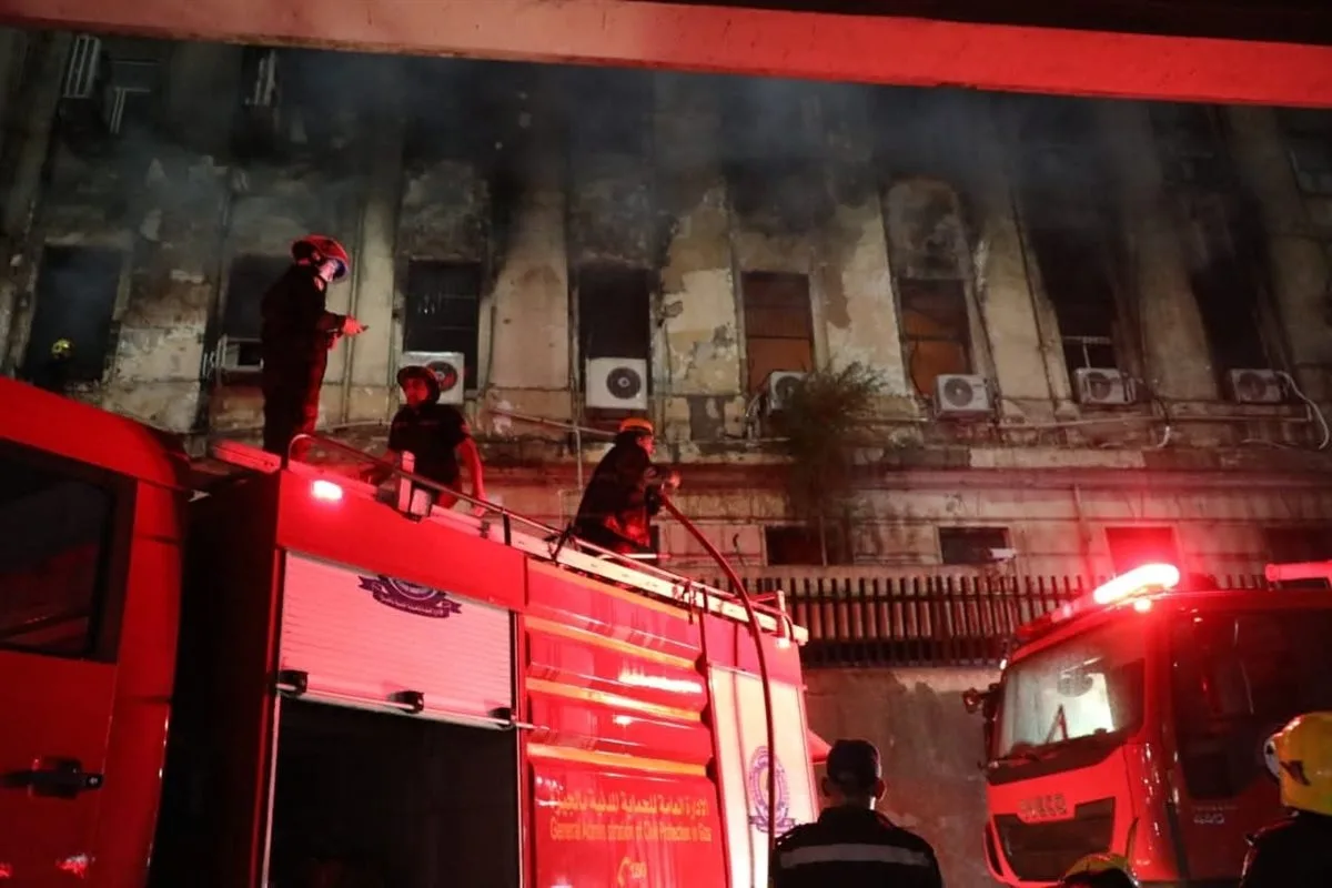 القصة الكاملة لاندلاع حريق سنترال رمسيس.. شجاعة رجال الدفاع المدني ودور الاتصالات القصة الكاملة لاندلاع حريق سنترال رمسيس.. شجاعة رجال الدفاع المدني ودور الاتصالات
