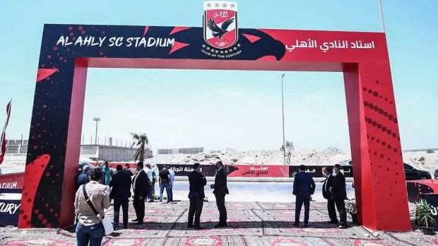 القلعة الحمراء تتيح لأعضاء الأهلي فرصة فريدة لتخليد أسمائهم على جدران الملعب. القلعة الحمراء تتيح لأعضاء الأهلي فرصة فريدة لتخليد أسمائهم على جدران الملعب.