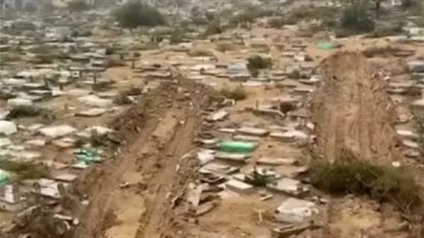 القوات الإسرائيلية تقوم بنهب جثامين الشهداء من المقبرة التركية في غزة