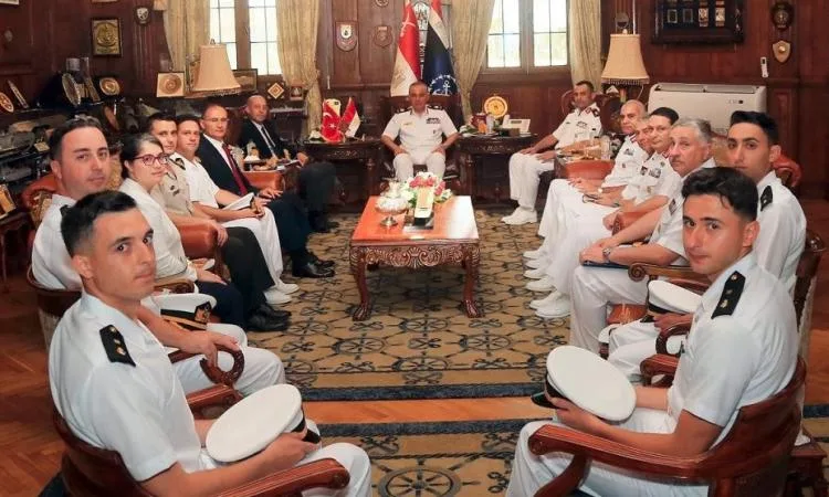 القوات البحرية تستضيف وفدًا من الأكاديمية البحرية التركية القوات البحرية تستضيف وفدًا من الأكاديمية البحرية التركية