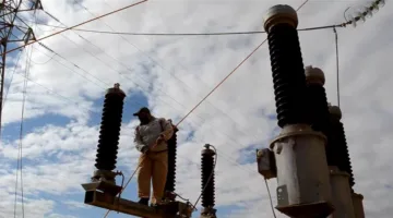الكهرباء تُفرض استبدال العدادات التقليدية بأخرى مسبوقة الدفع في 11 حالة.. اكتشف التفاصيل