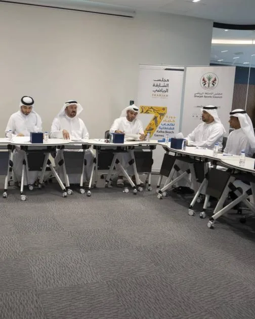 اللجنة المسؤولة عن دورة كلباء الشاطئية تبحث توسيع عدد الألعاب فيها