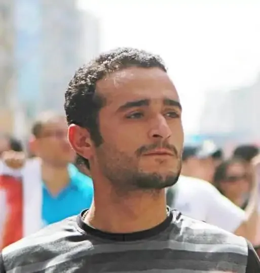 المحامي خالد علي يعلن عن الإفراج عن أحمد دومة بكفالة قدرها 50 ألف جنيه.