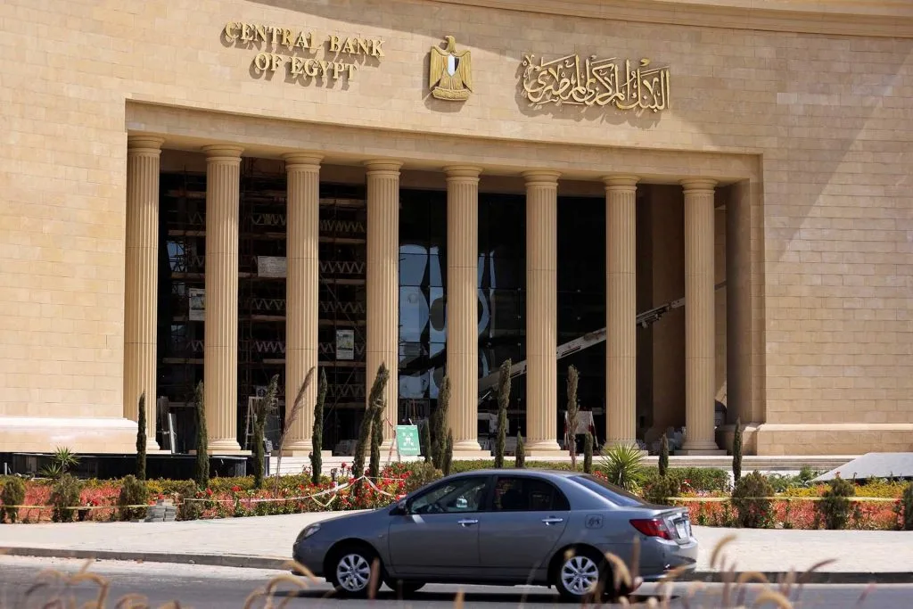 المركزي يمدد ساعات العمل في بعض البنوك حتى الخامسة مساءً. المركزي يمدد ساعات العمل في بعض البنوك حتى الخامسة مساءً.
