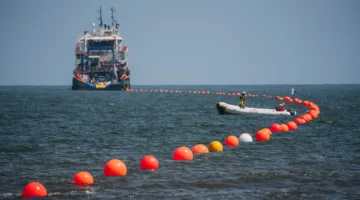 المصرية للاتصالات تُكمل عملية تركيب واستكمال مسارات الكابل البحري SEA-ME-WE-6 في مصر.