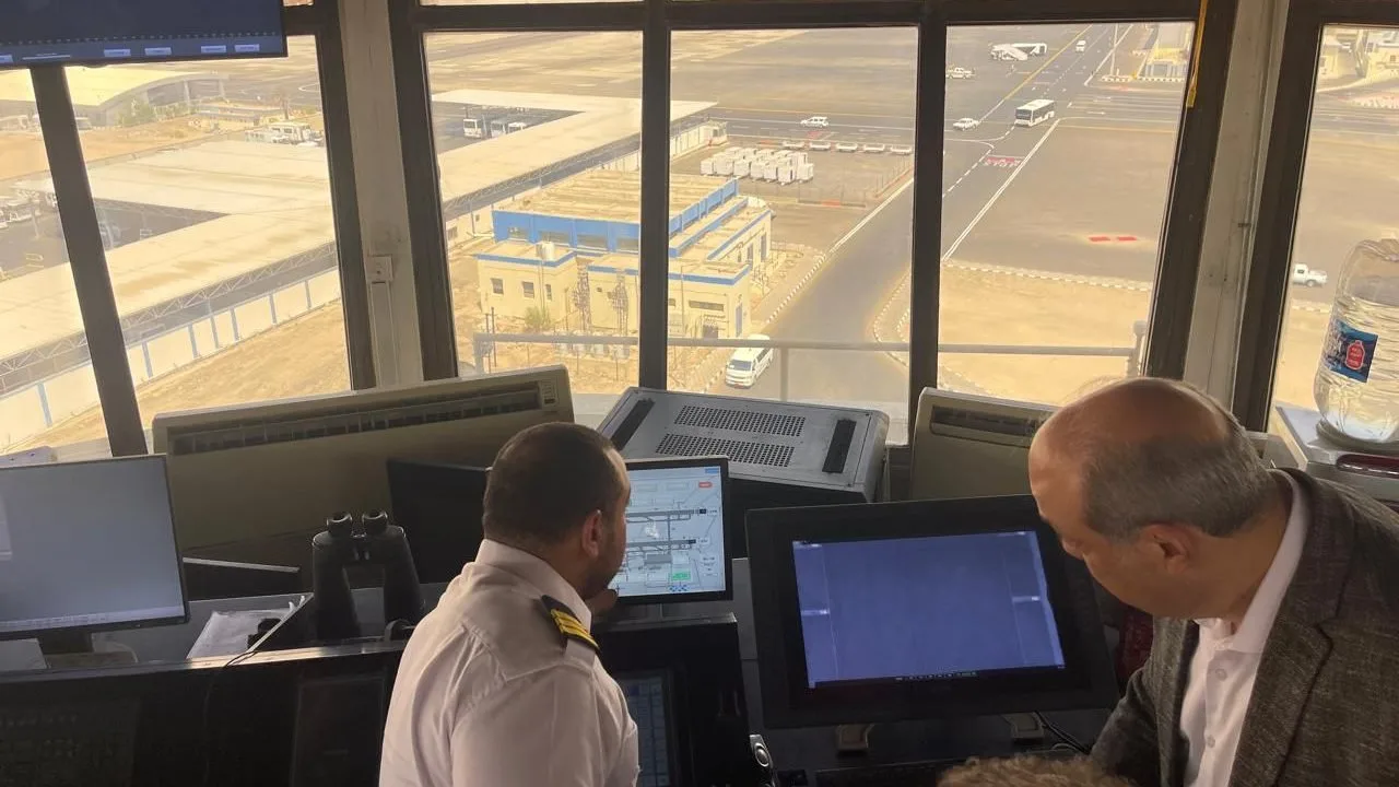 المصرية للمطارات تثمّن جهود فرقها التشغيلية في الأداء الاحترافي خلال أزمة الاتصالات المصرية للمطارات تثمّن جهود فرقها التشغيلية في الأداء الاحترافي خلال أزمة الاتصالات
