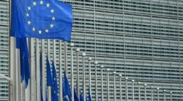 المفوضية الأوروبية تخطط لزيادة رسوم تصريح السفر إلى 20 يورو اعتبارًا من عام 2026