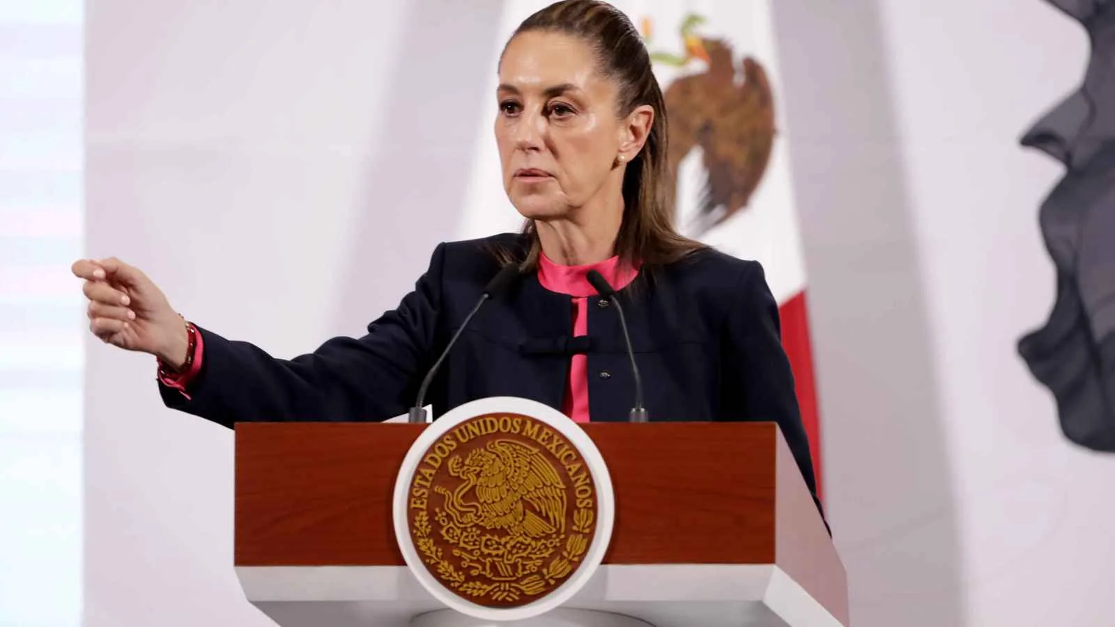 المكسيك: نسعى للتوصل إلى اتفاق قبل تطبيق الرسوم الجمركية الأمريكية المكسيك: نسعى للتوصل إلى اتفاق قبل تطبيق الرسوم الجمركية الأمريكية