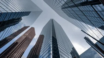 المملكة تحقق تقدماً عالمياً: 11 مؤشراً لبرنامج تطوير القطاع المالي تفوق أهداف 2025 و79% من المدفوعات إلكترونية