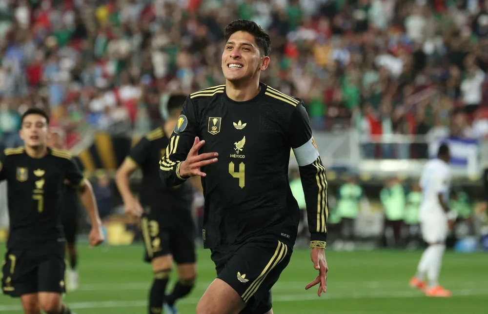 المنتخب المكسيكي يصل إلى مباراة النهائي في كأس الذهب لكرة القدم المنتخب المكسيكي يصل إلى مباراة النهائي في كأس الذهب لكرة القدم