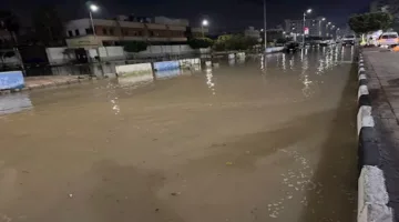 المياه تنساب إلى المنازل.. تسرب من أنبوب يؤدي إلى غرق شوارع مجمع المحاكم في الإسماعيلية