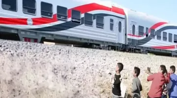 النقل تطلب من المواطنين التصدي لظاهرة رمي القطارات بالحجارة