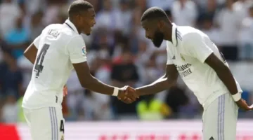 “النهاية تقترب والثنائي الاحتياطي”.. ما هي تفكير ريال مدريد بشأن مستقبل روديجر وألابا؟