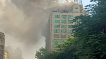 النيران تتجدد.. الدفاع المدني يبذل جهوده للسيطرة على حريق سنترال رمسيس