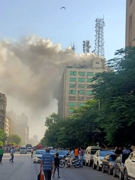 النيران تتجدد.. الدفاع المدني يبذل جهوده للسيطرة على حريق سنترال رمسيس النيران تتجدد.. الدفاع المدني يبذل جهوده للسيطرة على حريق سنترال رمسيس