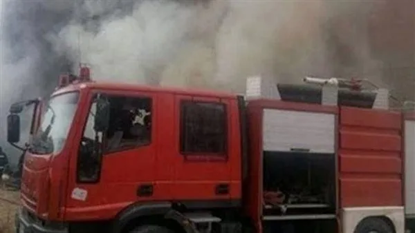النيران تندلع في وحدتين سكنيتين بشارع فيصل.. وتدخل رجال الإطفاء. النيران تندلع في وحدتين سكنيتين بشارع فيصل.. وتدخل رجال الإطفاء.