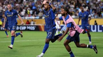 الهلال يجبر مانشستر سيتي على التعادل ويقوده إلى الأشواط الإضافية في مباراة تاريخية.