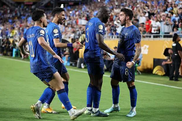 الهلال يعلن اعتذاره الرسمي عنเข้ المشاركة في السوبر السعودي.. وعقوبات قاسية تنتظره. الهلال يعلن اعتذاره الرسمي عنเข้ المشاركة في السوبر السعودي.. وعقوبات قاسية تنتظره.