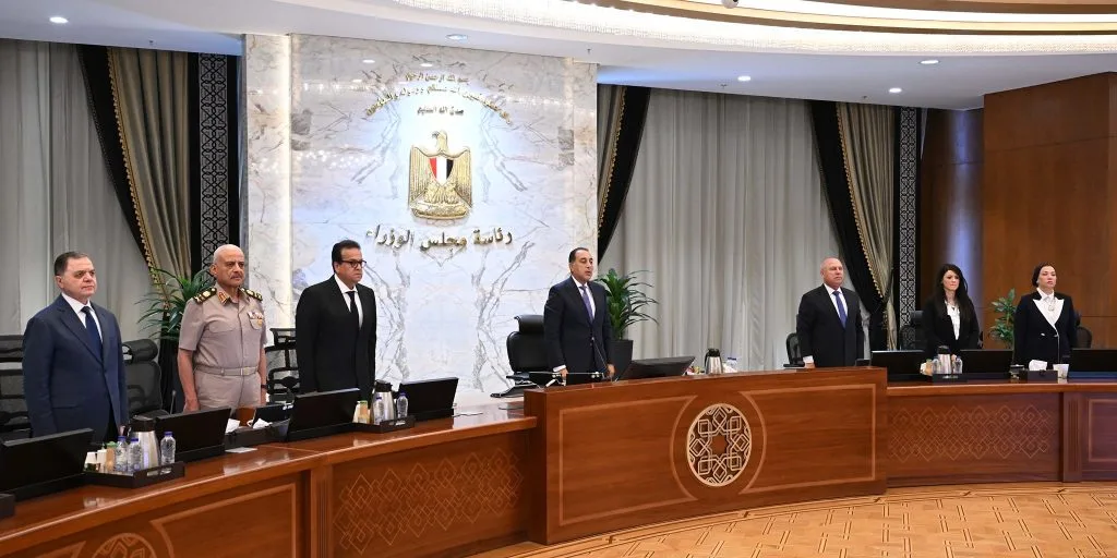 الوزراء يلتزمون بدقيقة صمت تكريمًا لذكرى شهداء الإقليمي وسنترال رمسيس الوزراء يلتزمون بدقيقة صمت تكريمًا لذكرى شهداء الإقليمي وسنترال رمسيس
