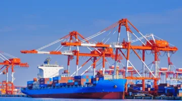 اليابان تحقق فائضًا تجاريًا يبلغ 153 مليار ين في يونيو الفائت.