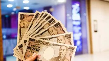 الين الياباني يحقق انتعاشاً لليوم الثاني بسبب توقعات رفع الفائدة وتصريحات إيجابية للأسواق