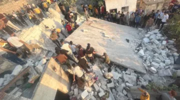 امرأة وطفل لقيا حتفهما والجهود مستمرة للبحث عن مفقودين تحت الركام… انفجار في مجمع سكني بريف إدلب (صور)