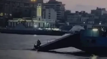 انتشال جثة ونقل مصاب نتيجة حادث انقلاب سيارة نقل من العبّارة شرق التفريعة ببورسعيد