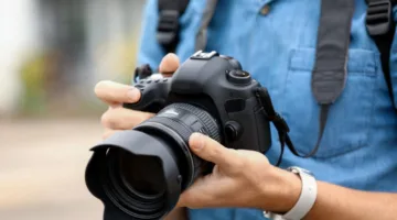 انتهاك الخصوصية في المنتجعات: مصورون متنقلون يلتقطون صور الزوار بدون موافقة!