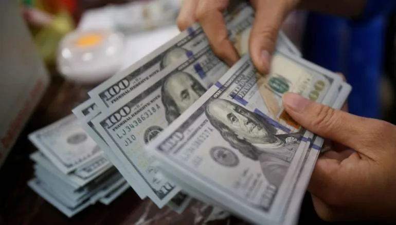 انخفاض سعر الدولار في نهاية تعاملات 14 يوليو 2025