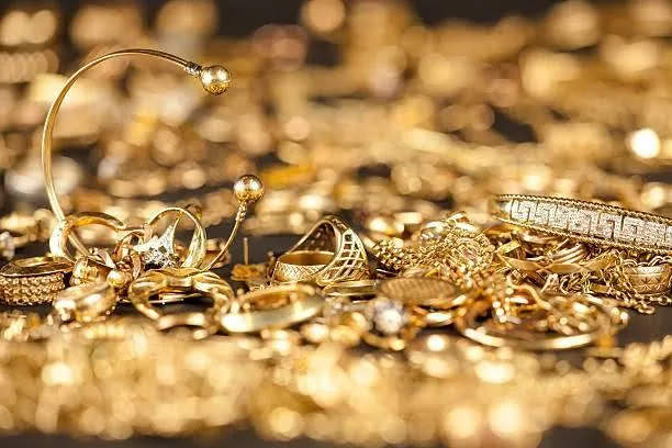انخفاض سعر الذهب اليوم: ما هي الأسباب التي تؤثر على السوق المصري؟